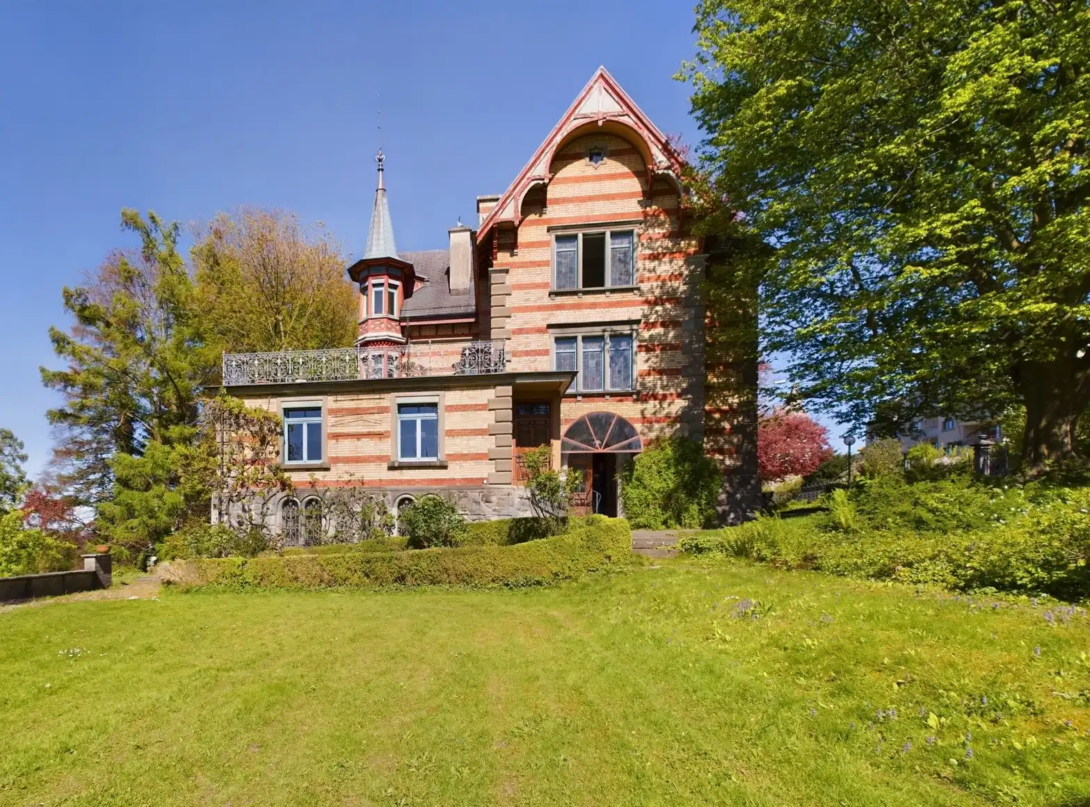 Traumhafte Jugendstil Städtevilla mit unverbaubarer Seesicht und sehr attraktiver Bodenreserve