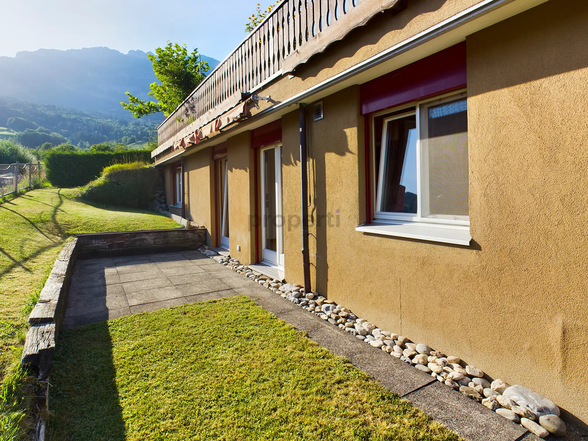 Gemütliche 2.5-Zimmer-Wohnung mit sonnigem Sitzplatz in Gams