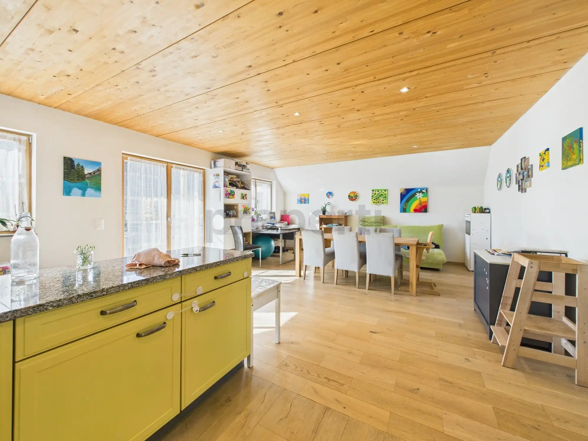 Grosszügige 4.5-Zimmer-Maisonette mit Balkon und hochwertigem Ausbaustandard in Tann