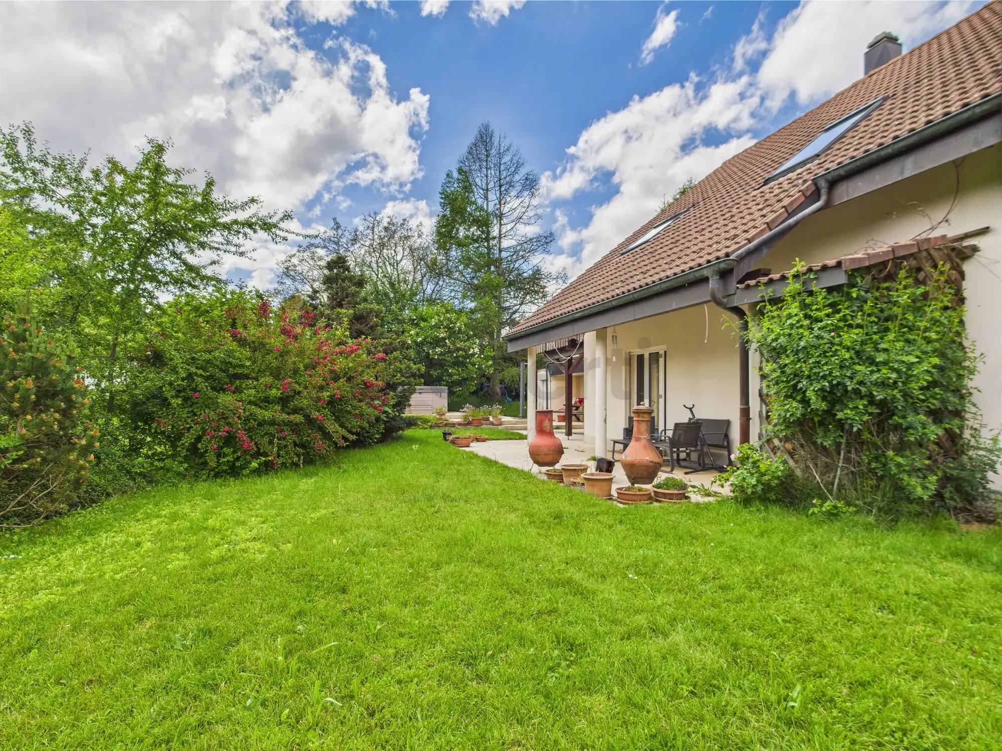 Maison individuelle avec appartement indépendant – jardin, vue, tranquilité