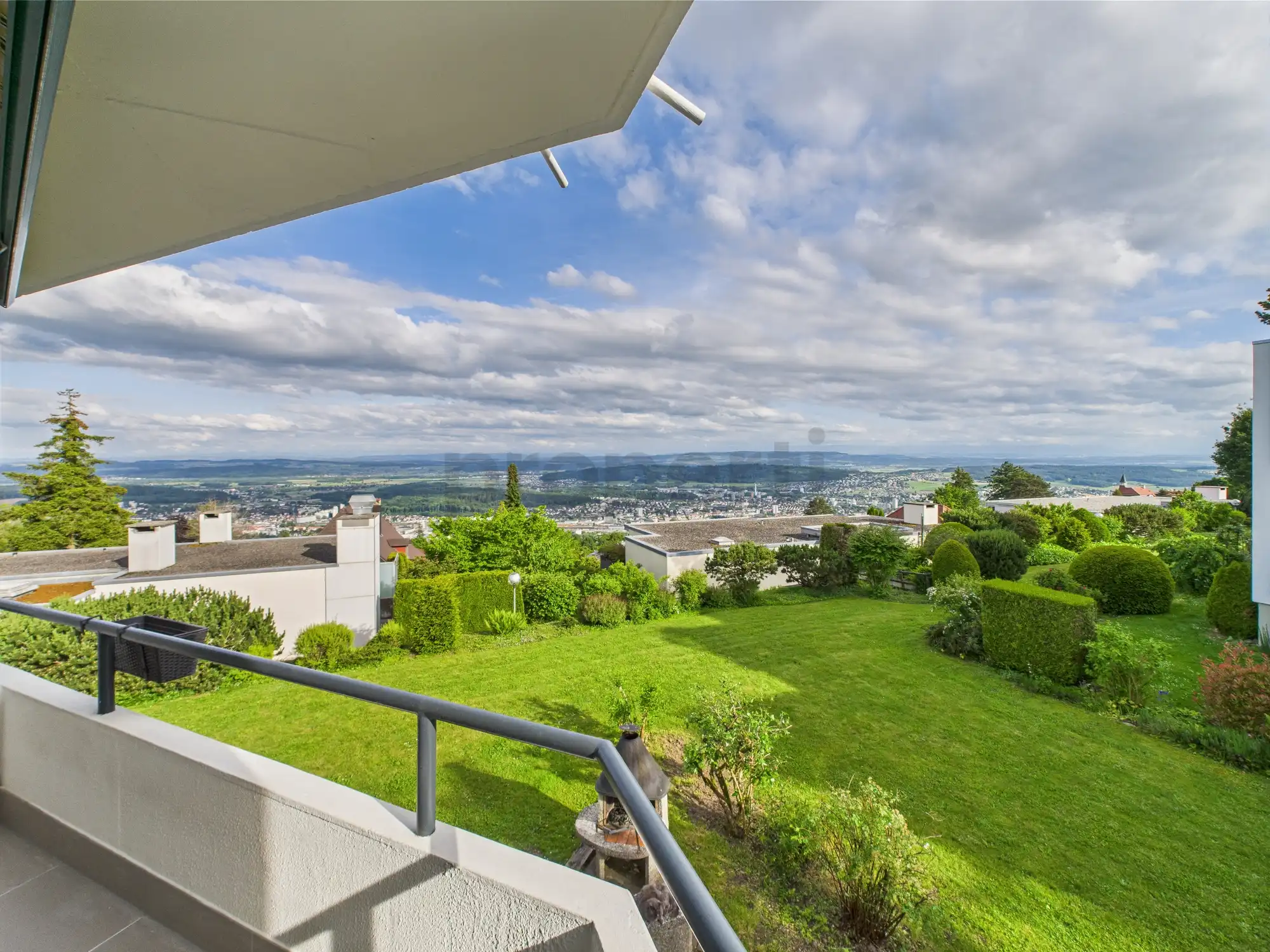 Appartement 4,5 pièces rénové avec vue panoramique à Evilard (5min de Bienne)
