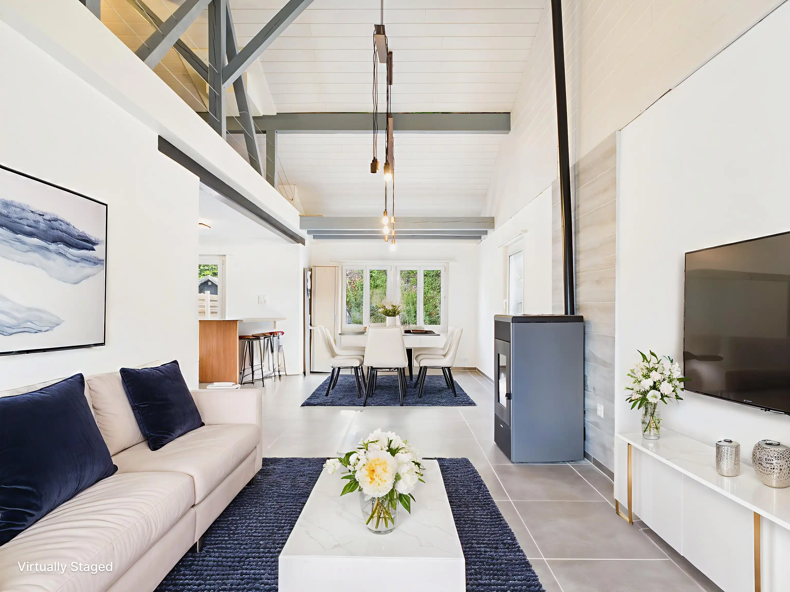 RÉSERVÉ - Opportunité à saisir : maison entièrement rénovée avec mezzanine, garage et terrasse.