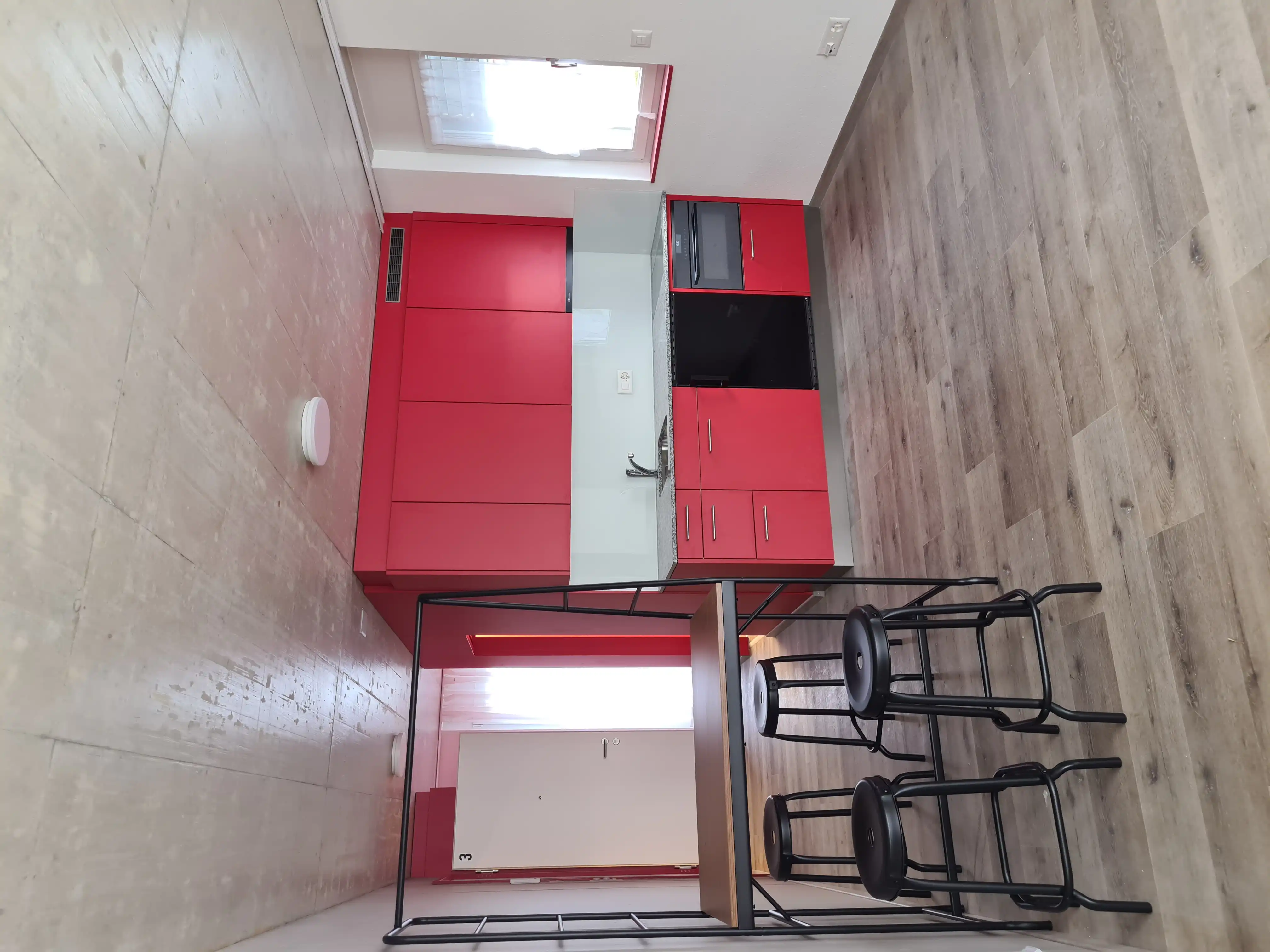 Möbliertes, modernes Studio mit Balkon an toller Lage