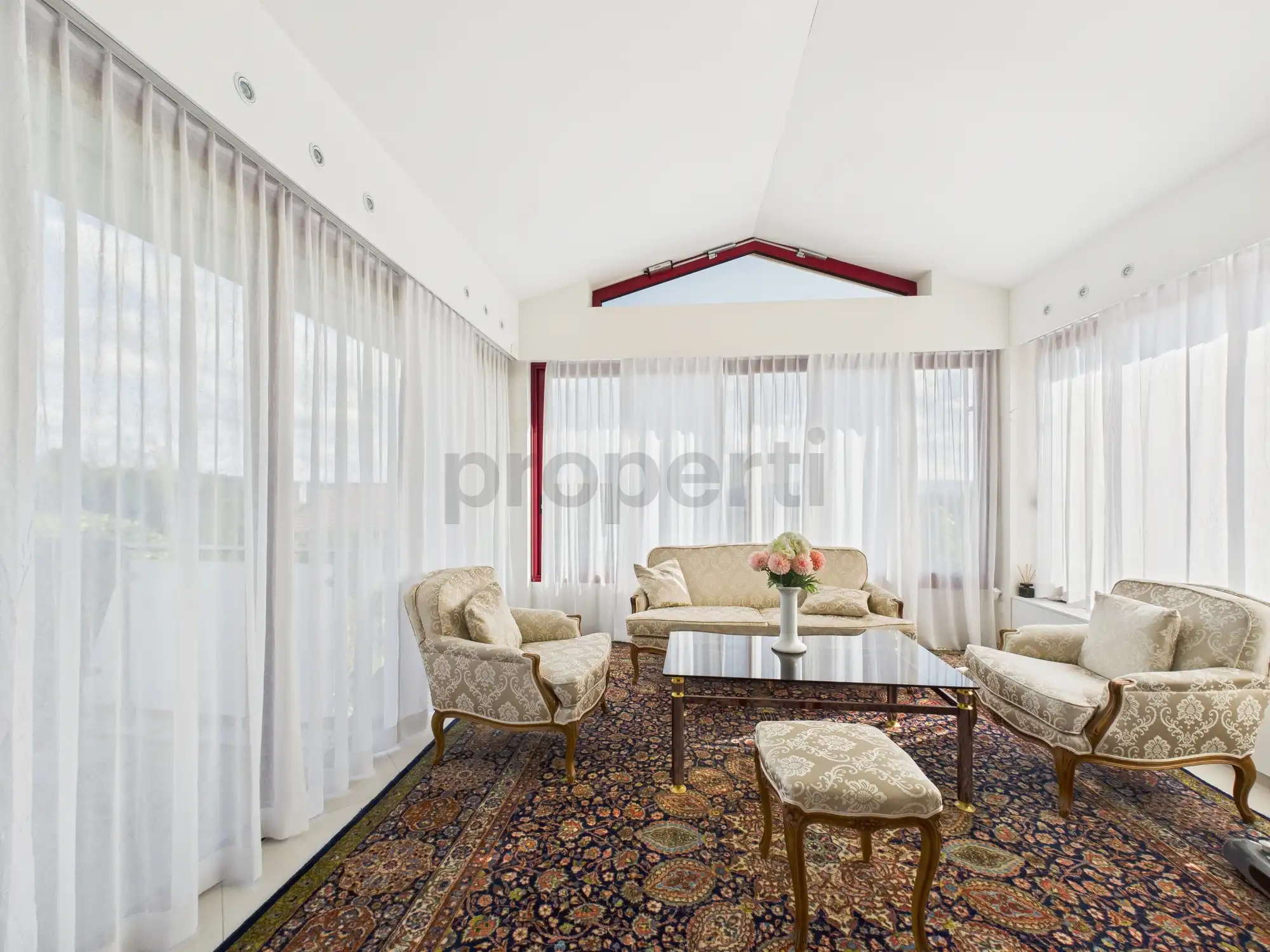 Vielseitiges 7-Zimmer-Einfamilienhaus in Widen (ideal für Wohnen und Büro)