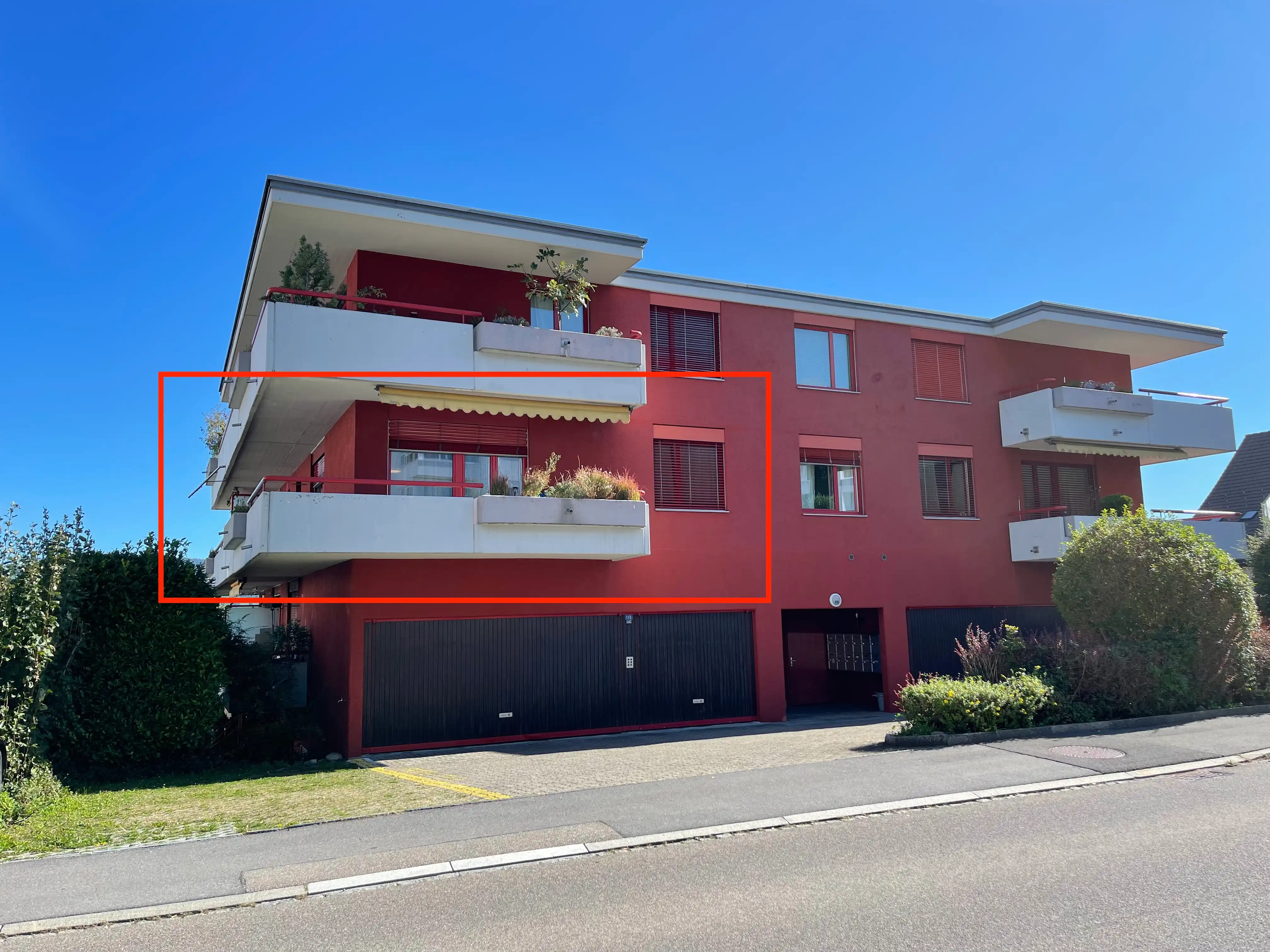 Attraktive, renovierte 2.5-Zimmer-Wohnung mit grossem Balkon und Seesicht in Horgen
