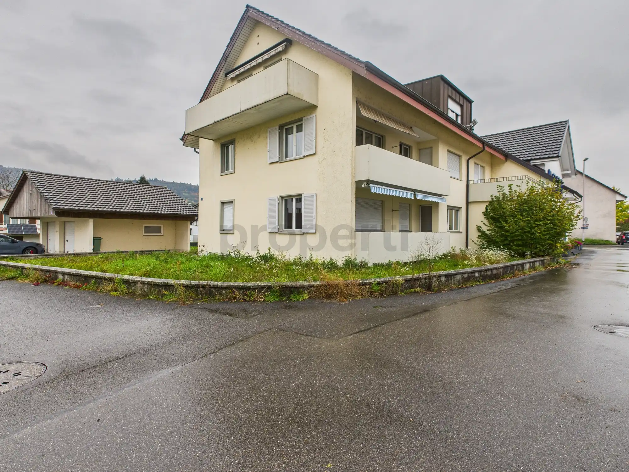 Gepflegtes Mehrfamilienhaus in ruhiger Lage in Full-Reuenthal
