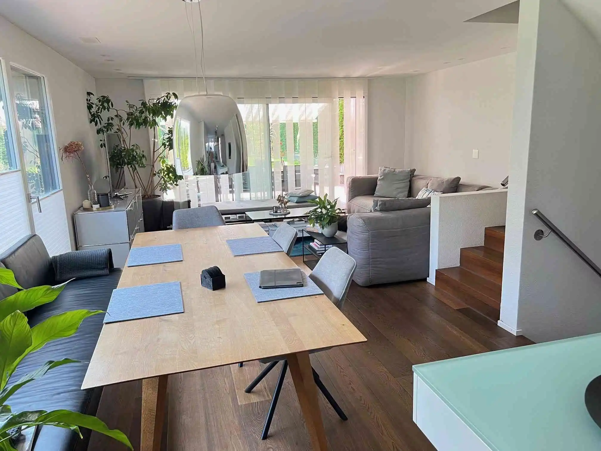 Modernes 6.5-Zimmer-Reihenhaus mit Stil und Komfort nahe Zürich