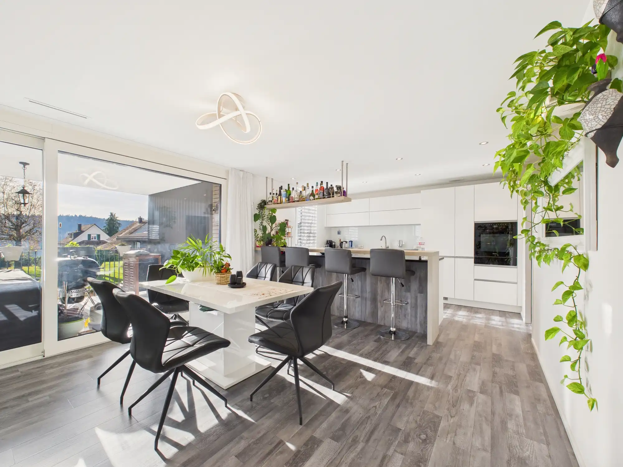 Moderne 5.5-Zimmer Wohnung in Glattfelden