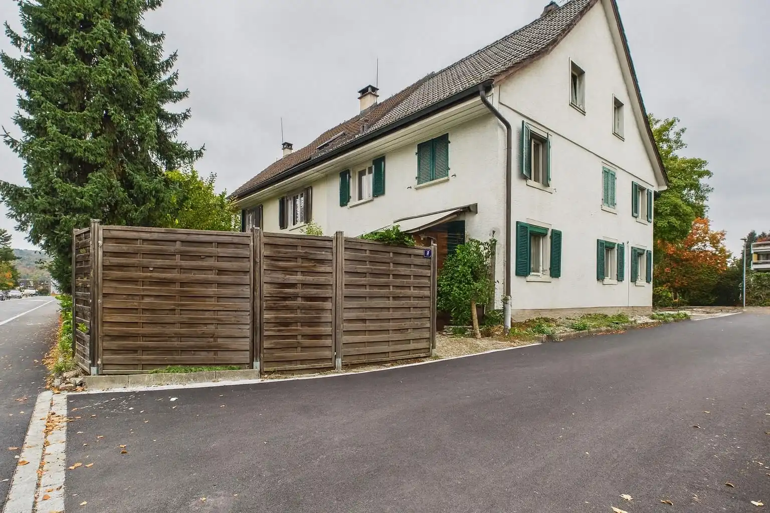 Seltene Gelegenheit - Grosszügiges Reiheneckhaus an zentraler Lage in Dübendorf