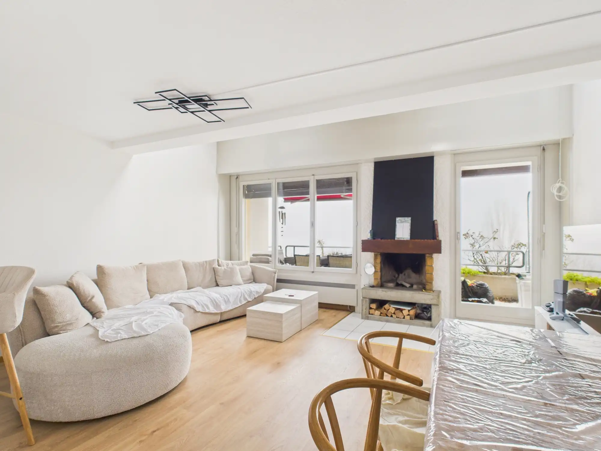 Spacieux appartement de 5.5 pièces avec balcon ensoleillé à Val-de-Ruz
