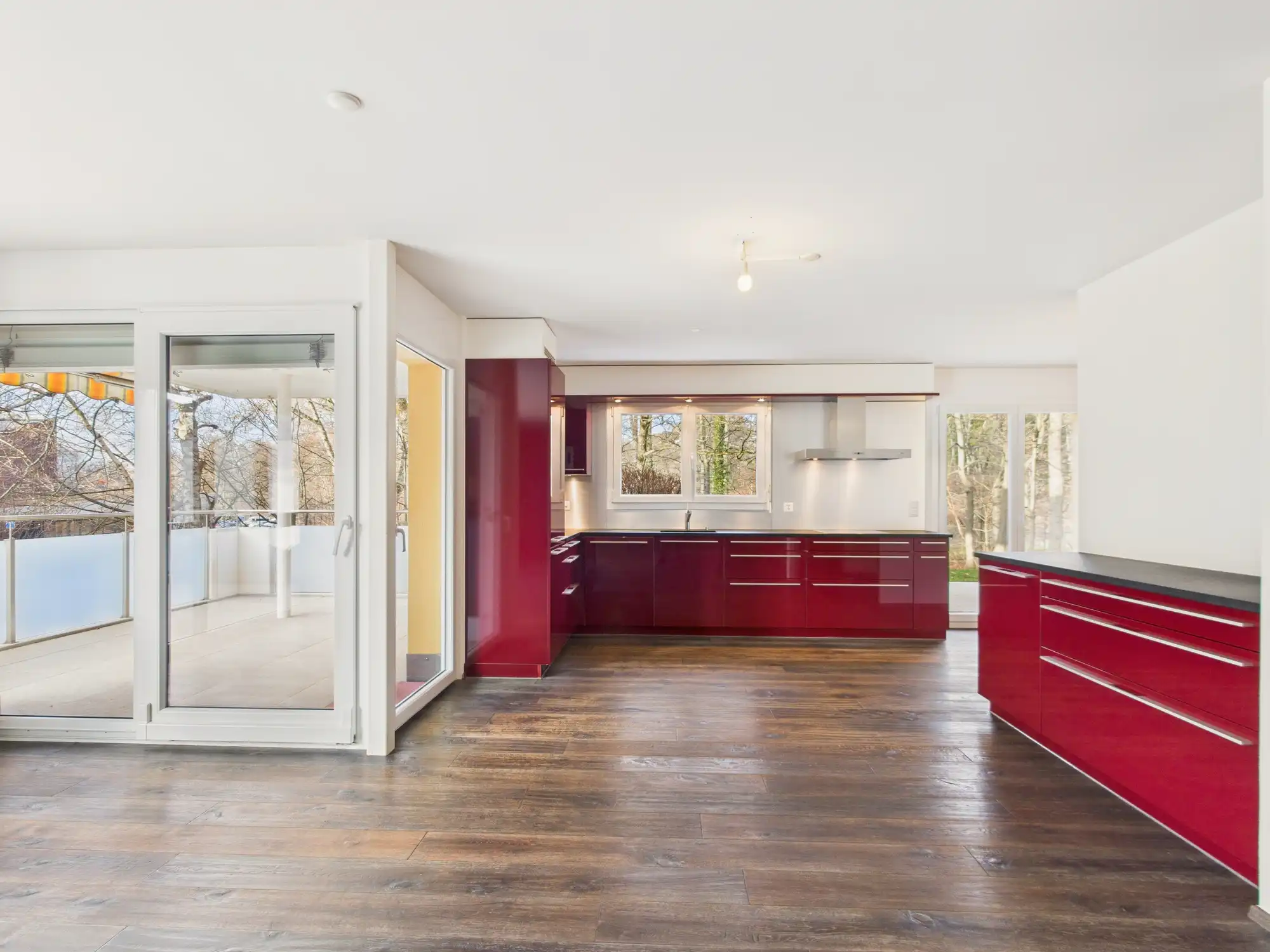Grand appartement moderne 3.5 pièces avec jardin et balcon