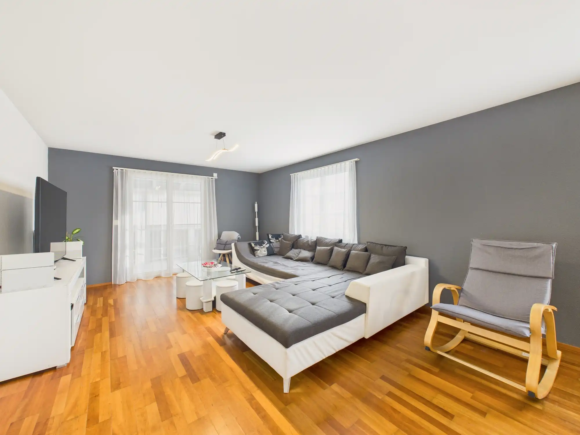 Helle 4.5-Zimmer-Wohnung mit 2 Balkonen in Bachenbülach