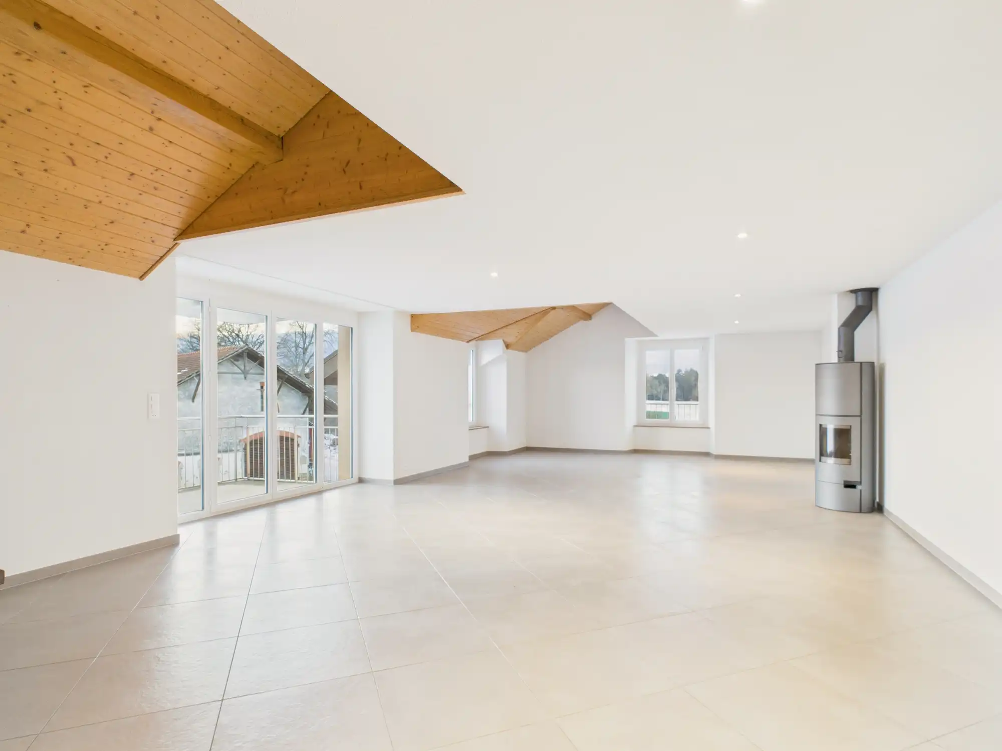 Spacieux 6 pièces – appartement avec balcon à Valangin