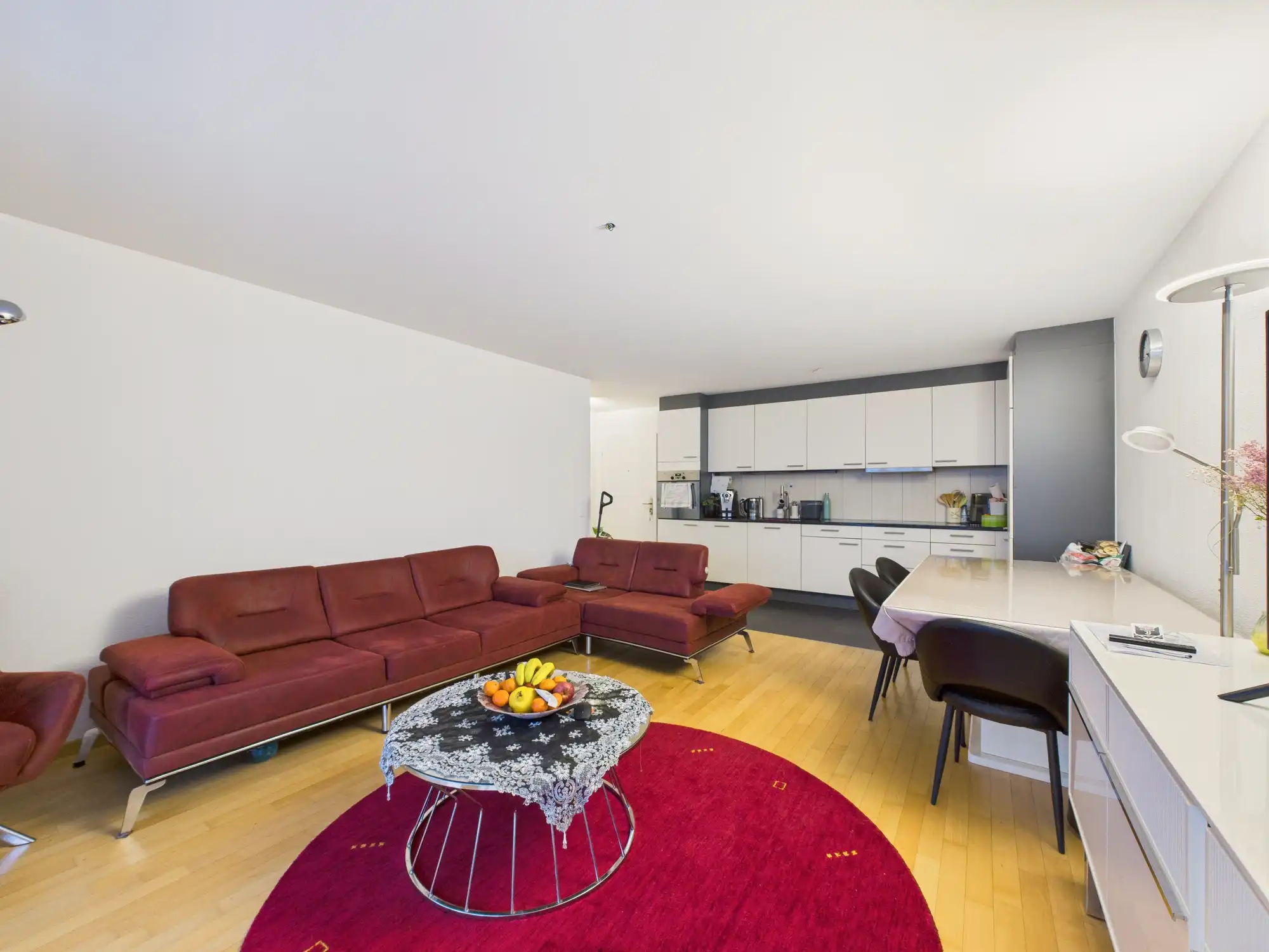 Moderne 3.5-Zimmer Wohnung mit eigenem Garten!