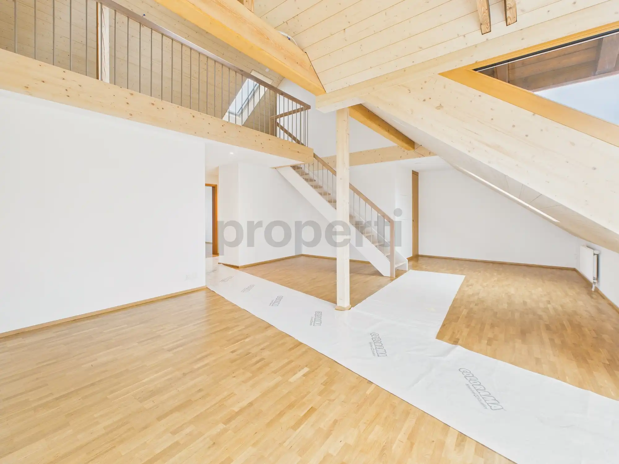 Helle 3.5-Zimmer Dachwohnung in Huttwil - Frisch renoviert!