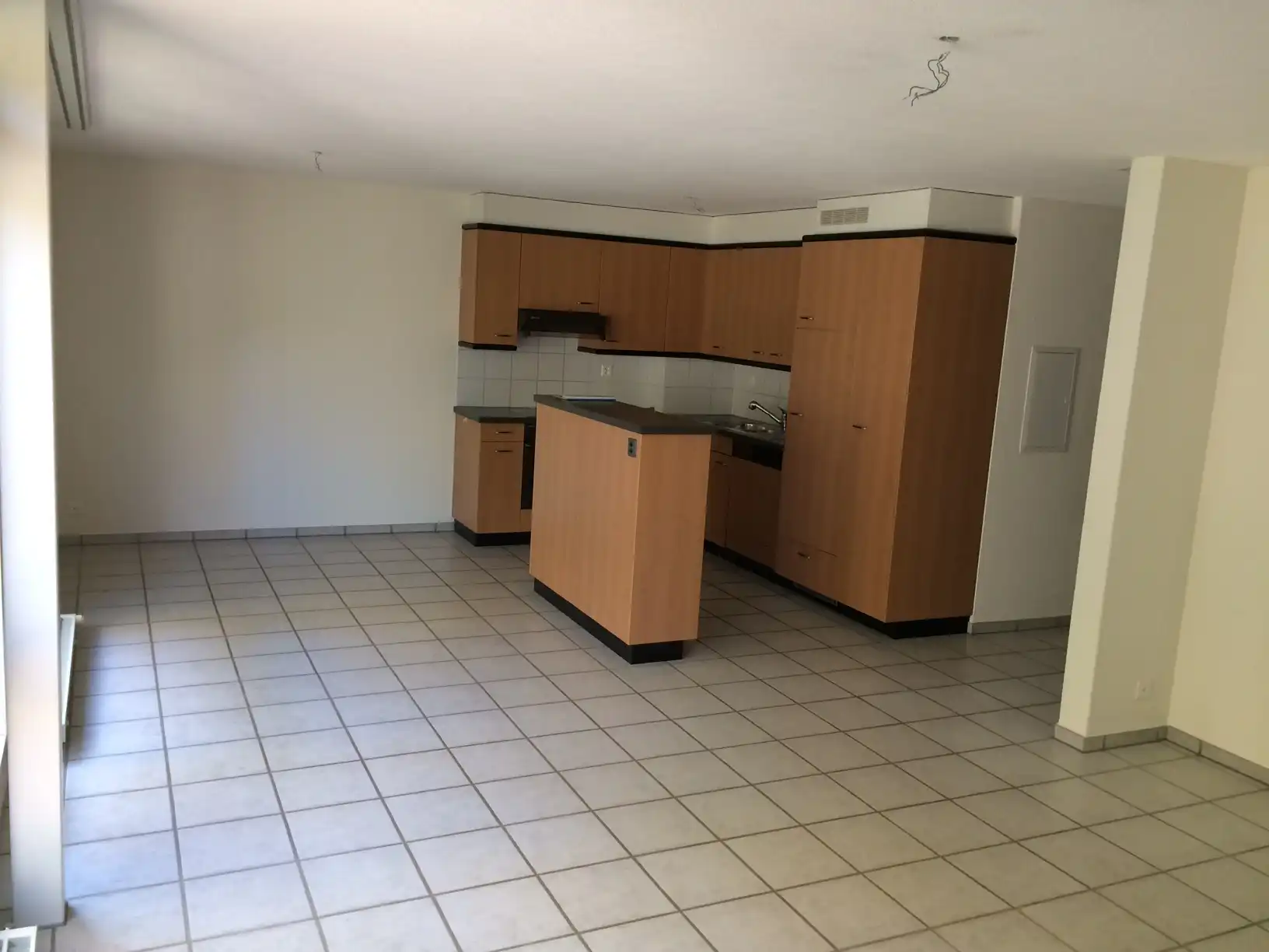 CHARMANTE UND GEMÜTLICHE 3.5 ZIMMER PARTERRE-WOHNUNG