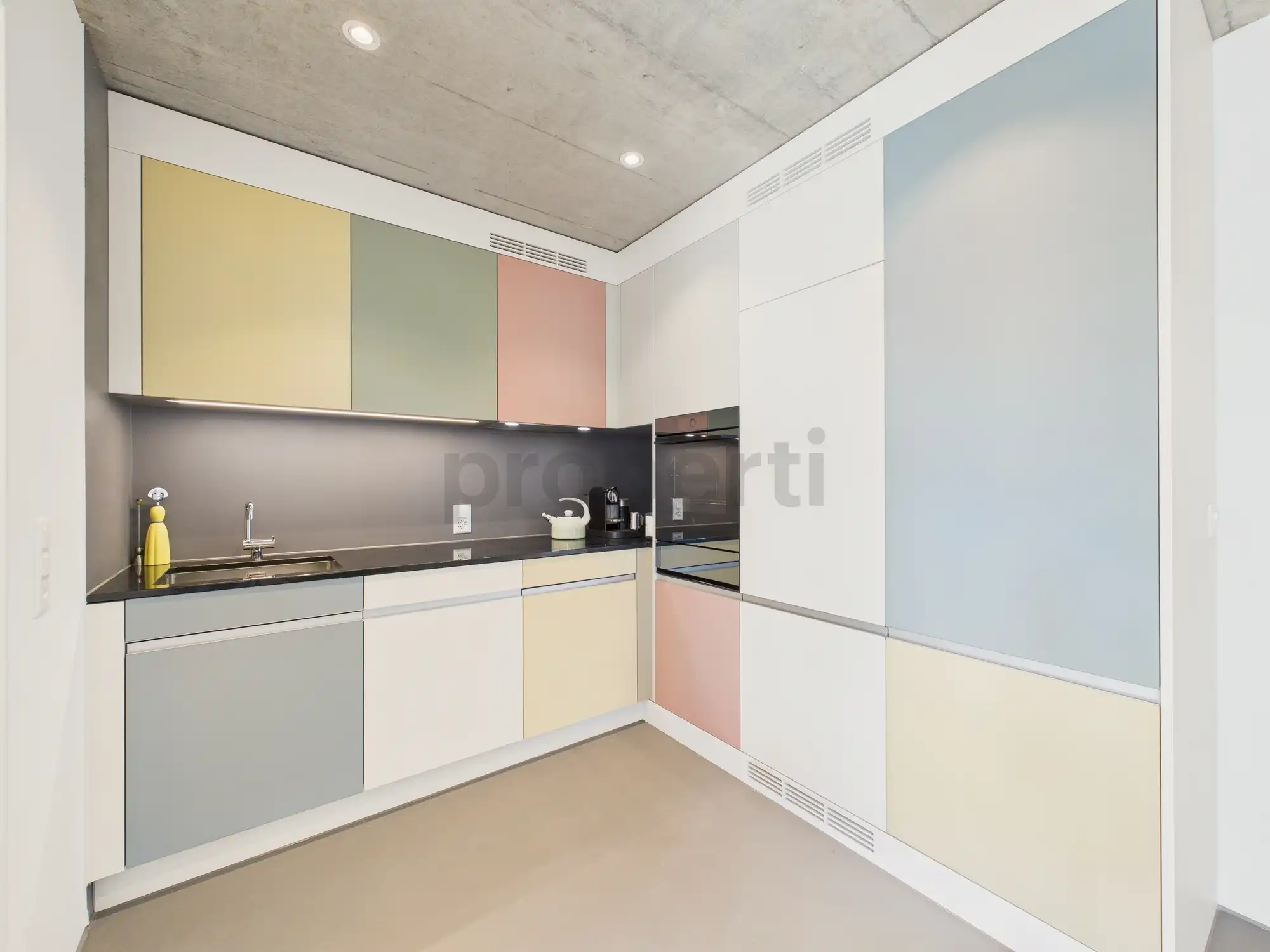 Moderne 2.5-Zimmer Wohnung mit Gartensitzplatz in Zürich