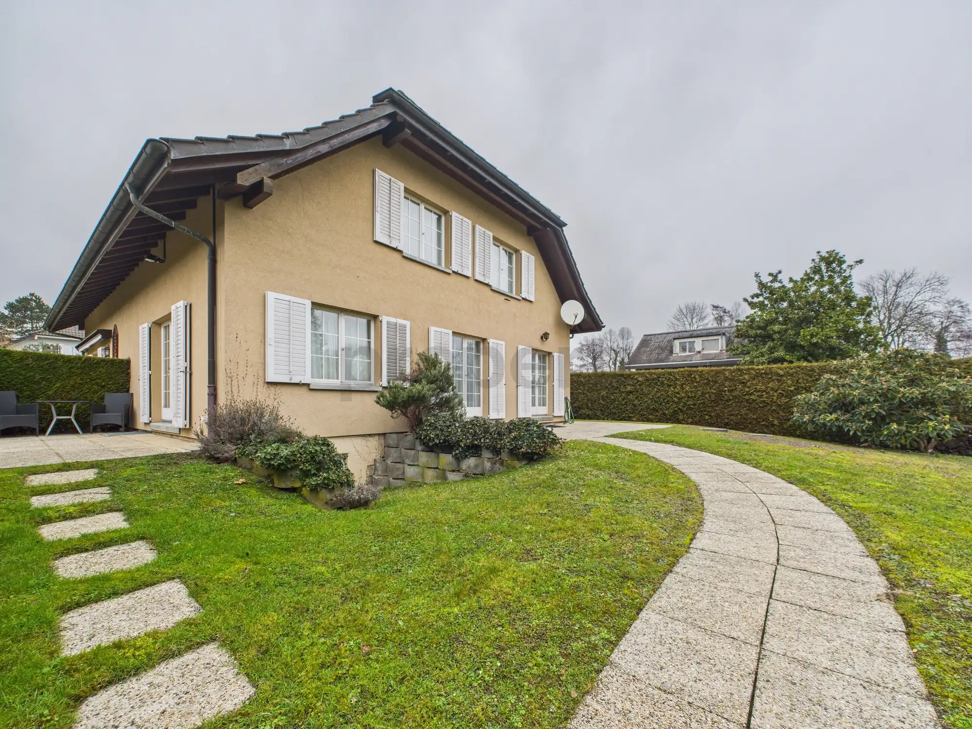 Villa de charme avec 730m² de jardin _ Disponible au 1er Avril