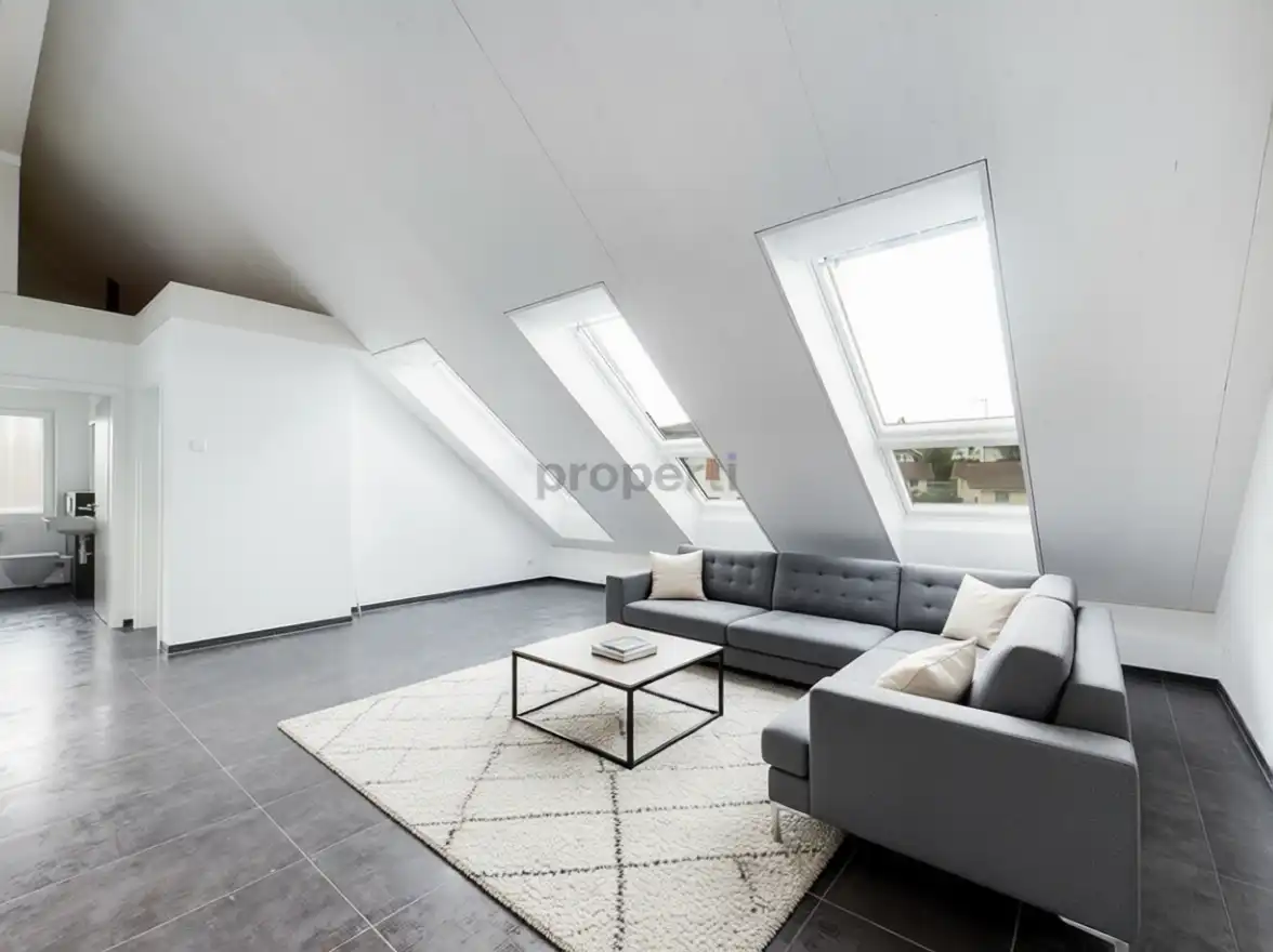 Moderne 3.5-Zimmer-Dachwohnung mit Balkon in Diessbach bei Büren