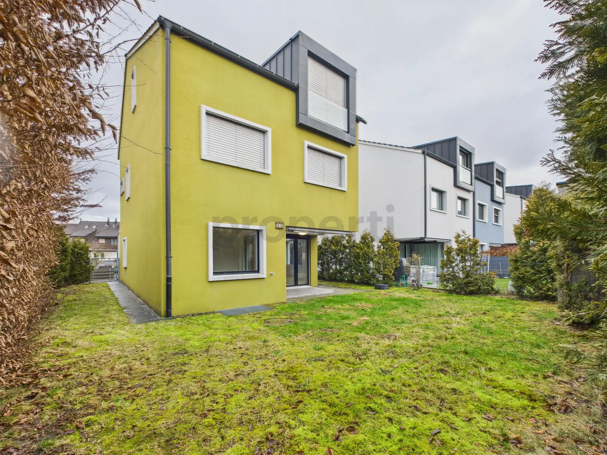Modernes 6.5-Zimmer-Einfamilienhaus im Eigentumsstandard an familienfreundlicher Lage in Hüttikon