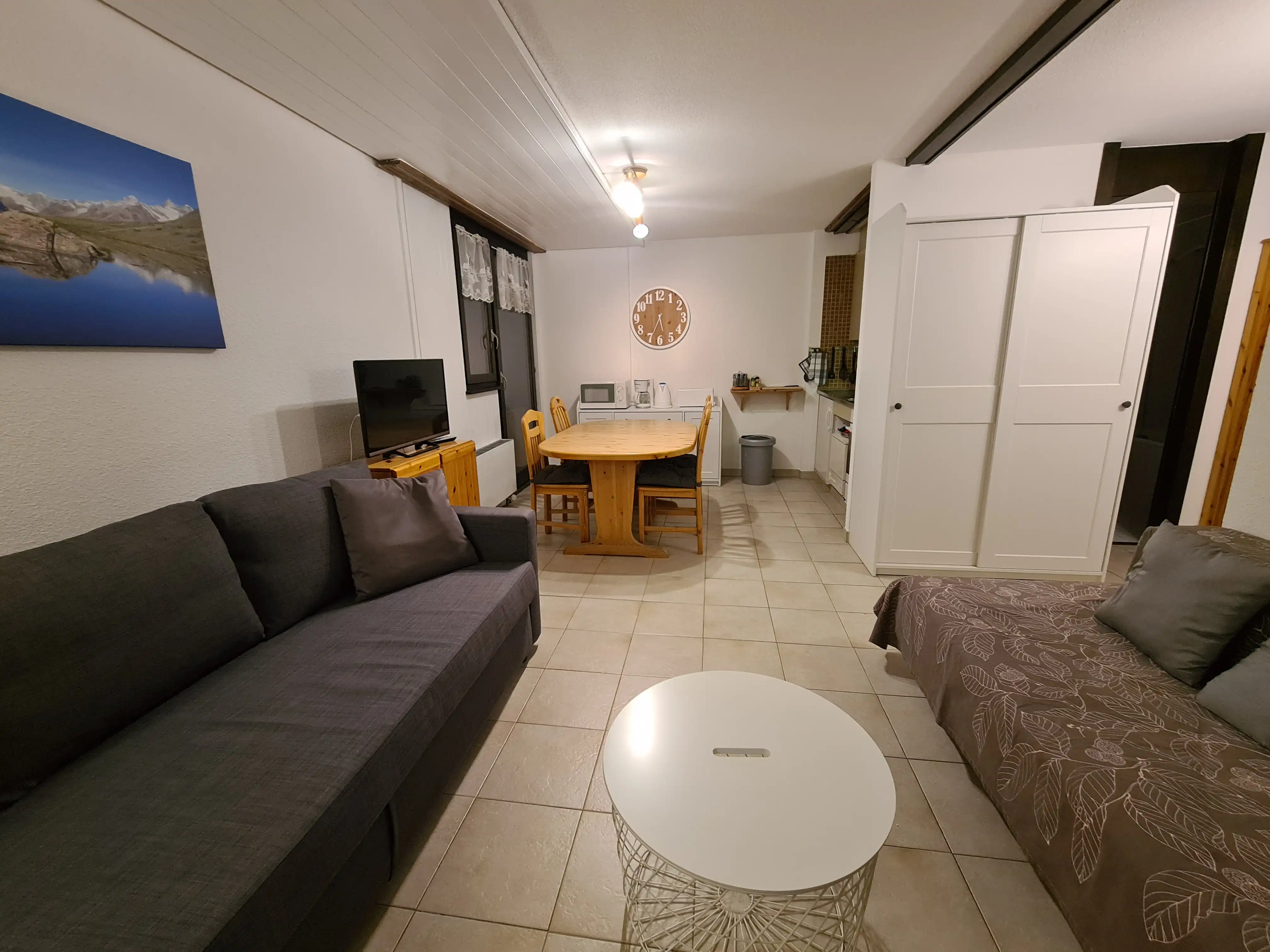 Helle 2.5-Zimmer-Wohnung mit Lift und Parkplatz, Crans-Montana