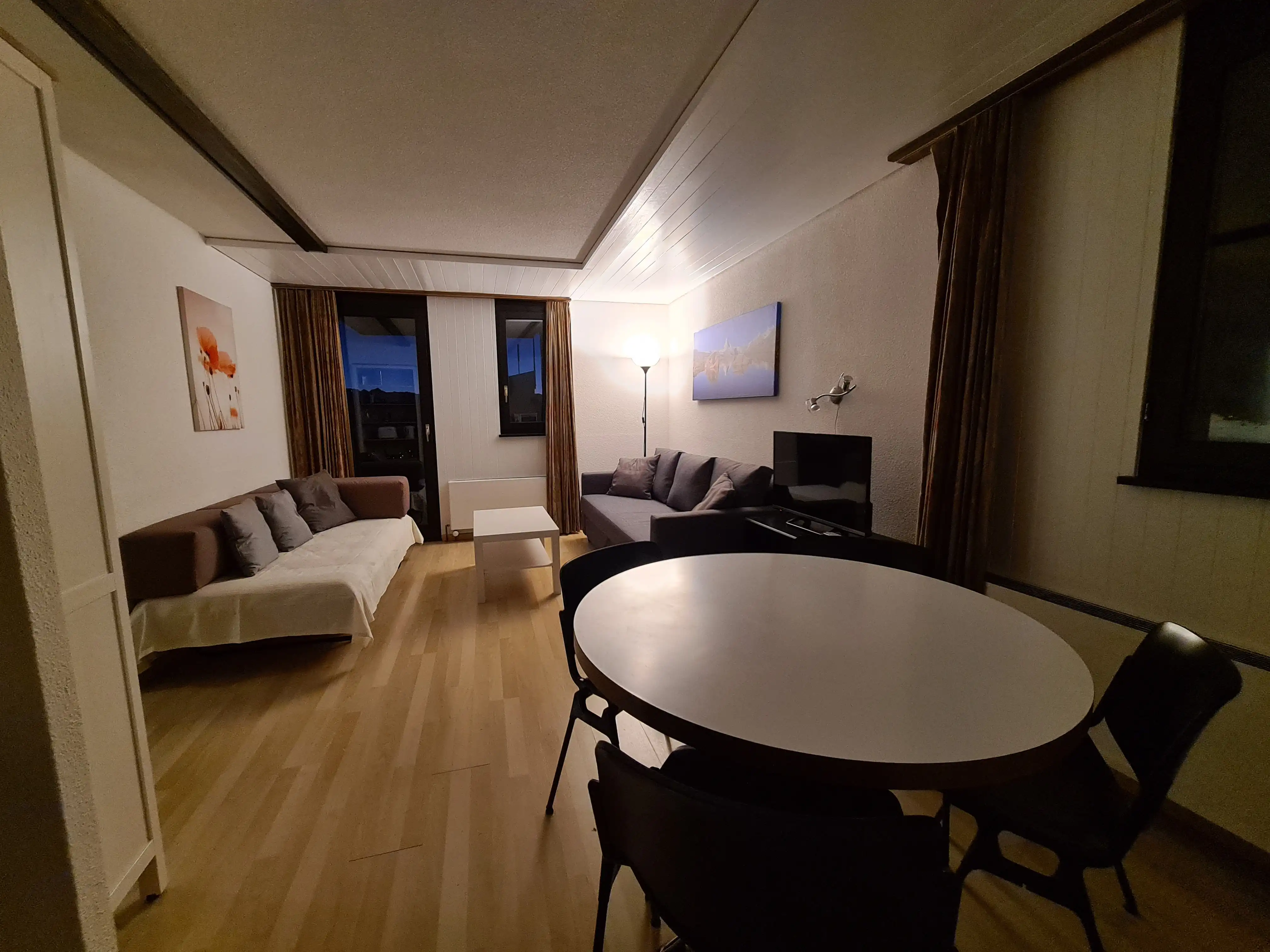 Helle 2.5-Zimmer-Wohnung mit Lift und Parkplatz, Crans-Montana