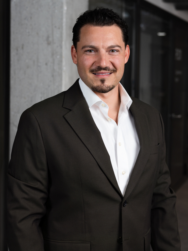 Carmine D'Agostino, Manager von properti