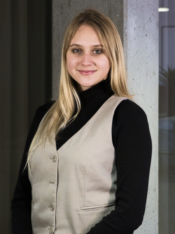 Laila Riese, Immobilienmaklerin von properti