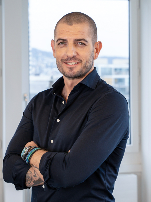 Mladen Petric properti Ambassador