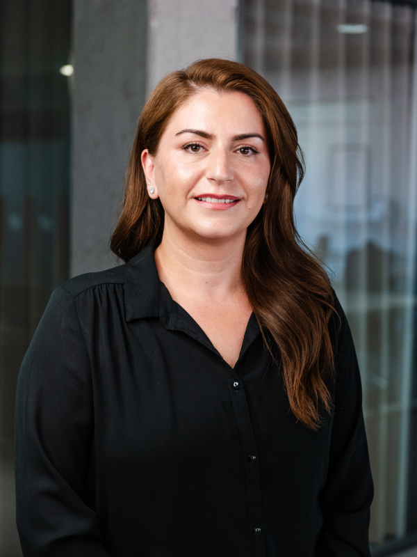 Miranda Mersini, Immobilienmaklerin bei properti